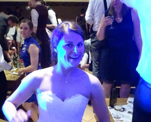 Hochzeitsimpressionen - tanzende Braut