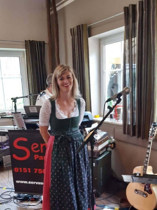 claudia-livebilder-servus-partyband-0003